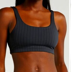 ALO YOGA Pinstripe Sports Bra, Black Size Medium